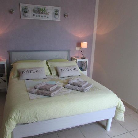 Chambre D'Hotes La Basse Gougeonniere Neuvy-en-Mauges エクステリア 写真